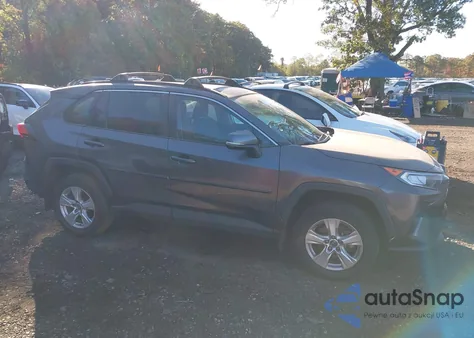 2021 Toyota Rav4 Xle z USA, uszkodzony, nr VIN 2T3P1RFV2MC167627